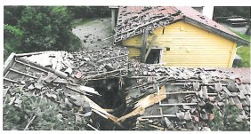 Foto av hus med store skader
